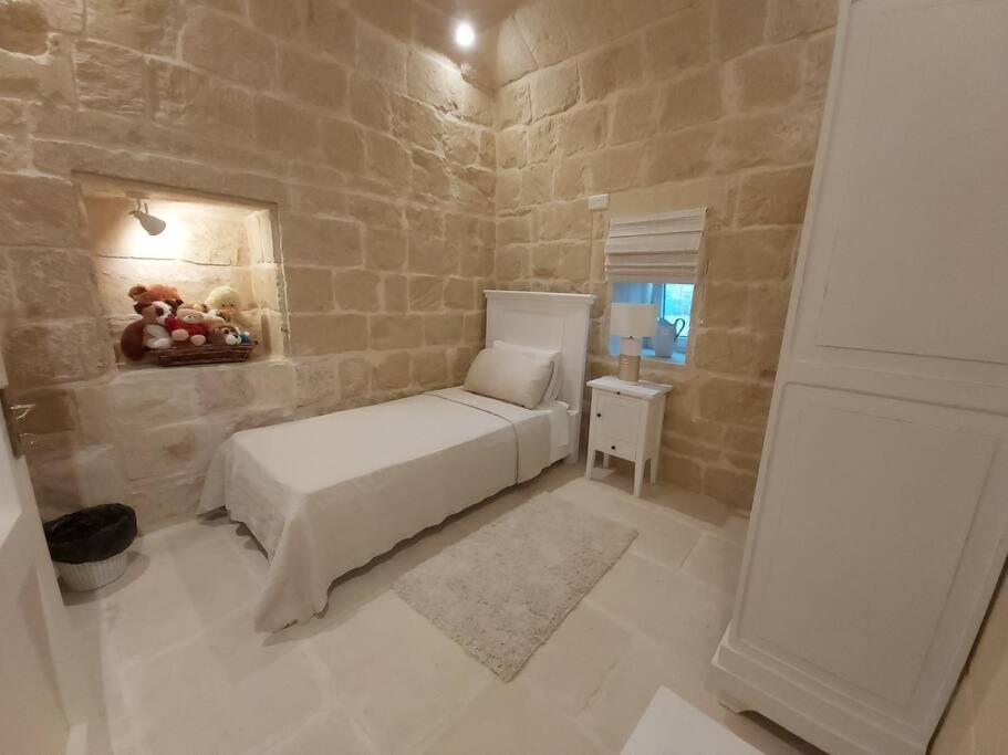 Farmhouse Villa With Large Pool And Garden In Gozo Арб Экстерьер фото