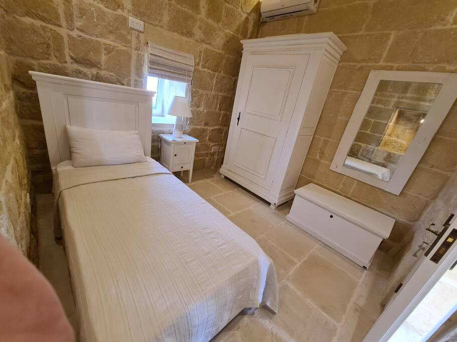 Farmhouse Villa With Large Pool And Garden In Gozo Арб Экстерьер фото