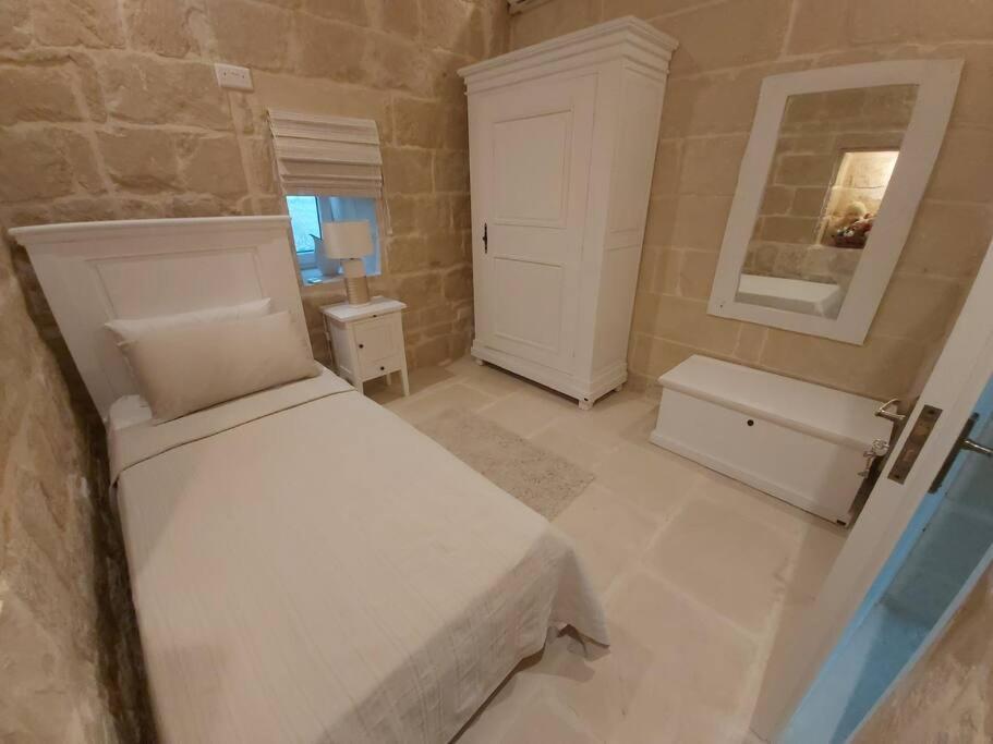 Farmhouse Villa With Large Pool And Garden In Gozo Арб Экстерьер фото